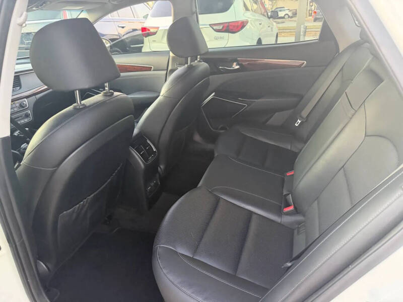 2018 Kia Cadenza Technology