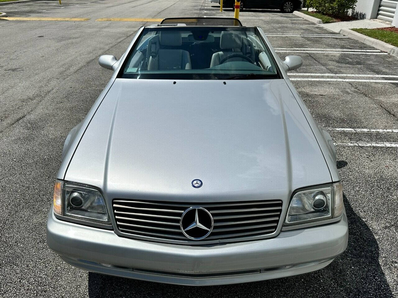 2000 Mercedes-Benz SL-Class  - $15,900