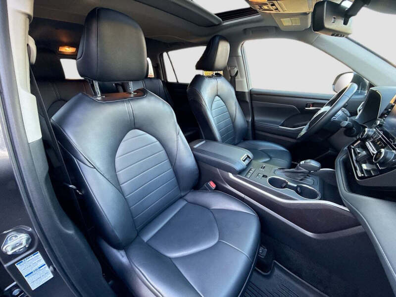 2022 Toyota Highlander Hybrid XLE