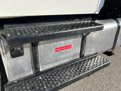 2018 Freightliner M2 106