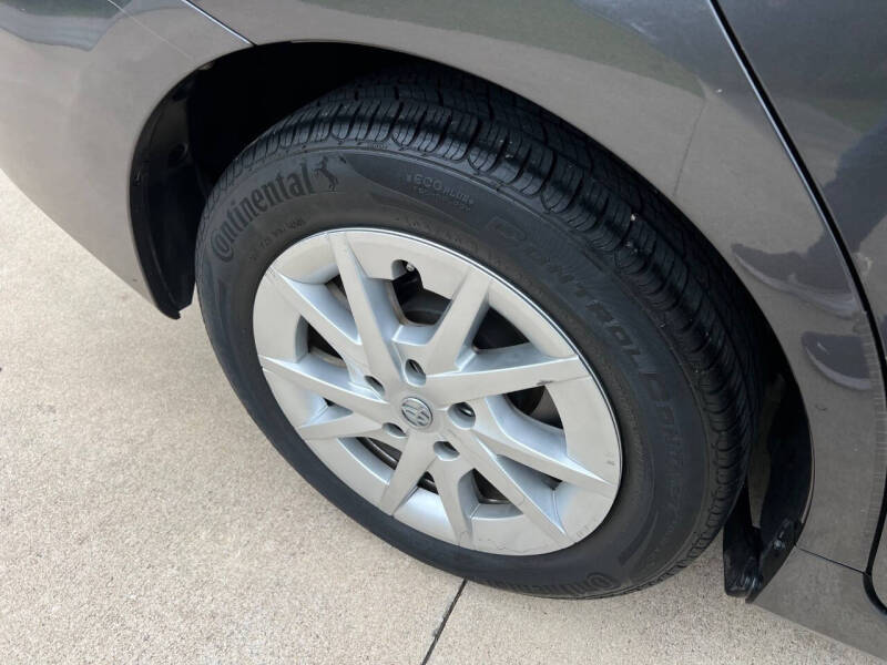 2015 Toyota Prius v Five