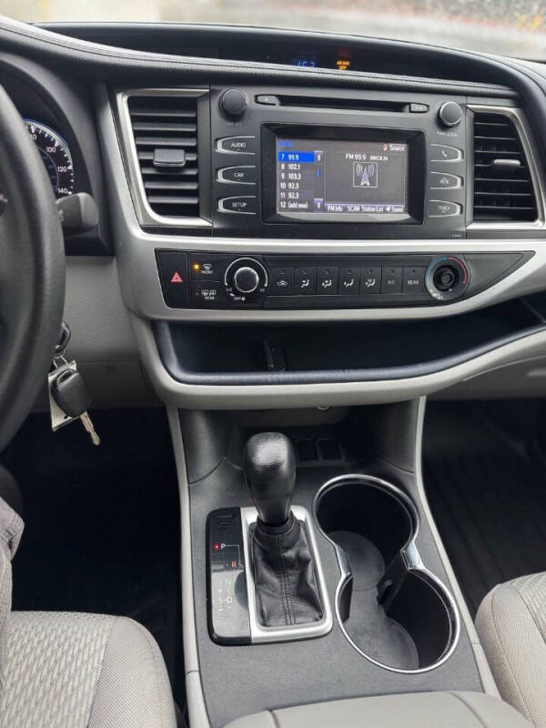 2015 Toyota Highlander LE