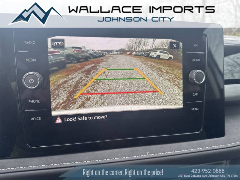 2026 Volkswagen Taos SE Black 4Motion