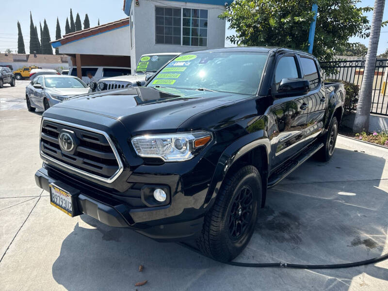 2019 Toyota Tacoma SR5 photo 2