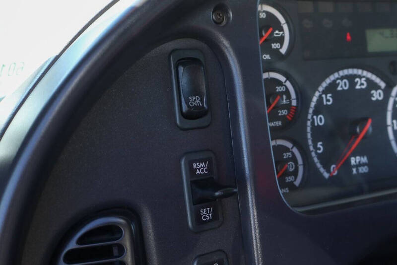 2014 Freightliner M2 106