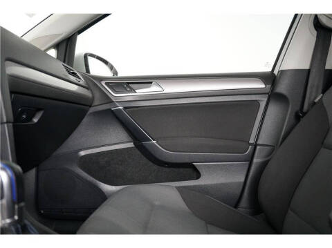 2016 Volkswagen e-Golf SE