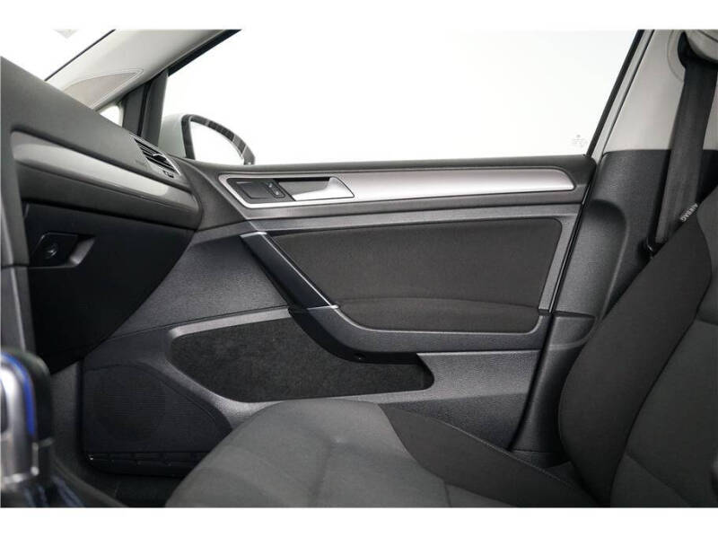 2016 Volkswagen e-Golf SE