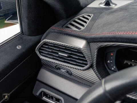 2023 Lamborghini Urus Performante