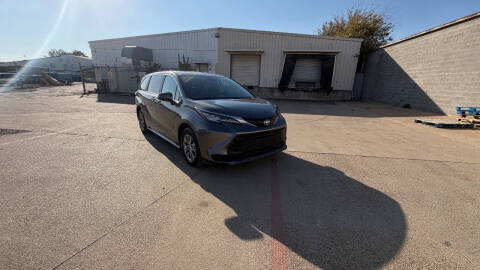 2023 Toyota Sienna LE 8-Passenger