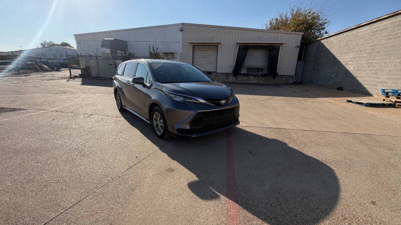 2023 Toyota Sienna LE 8-Passenger
