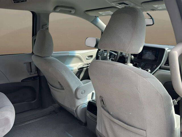 2015 Toyota Sienna LE 8-Passenger