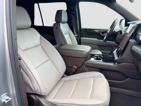 2025 GMC Yukon Elevation