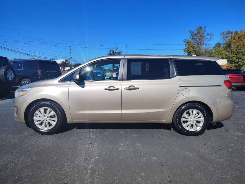 2017 Kia Sedona LX's photo