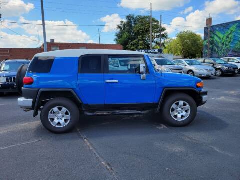 2007 Toyota FJ Cruiser for sale at RIVERSIDE AUTO SALES in Sioux City IA