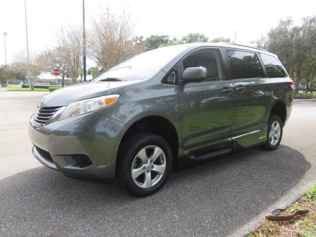 2014 Toyota Sienna LE Mobility 7-Passenger