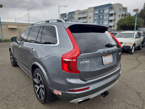 2018 Volvo XC90 T8 eAWD Momentum