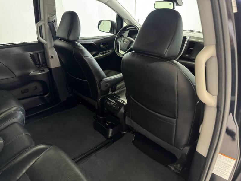 2018 Toyota Sienna SE Premium 8-Passenger