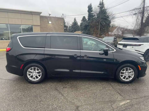 2025 Chrysler Pacifica Select