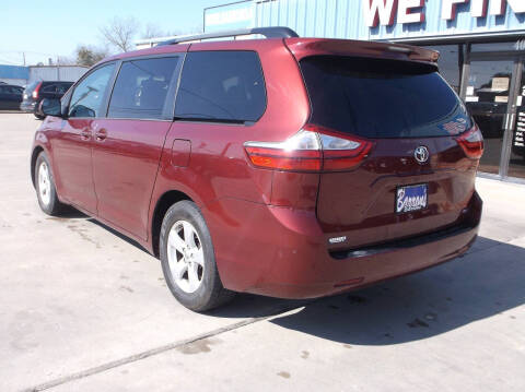 2017 Toyota Sienna LE 8-Passenger