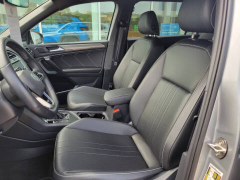 2023 Volkswagen Tiguan SE R-Line Black
