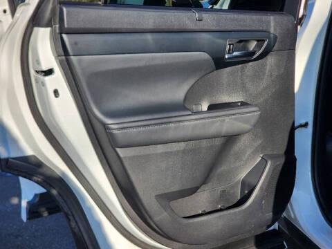 2022 Toyota Highlander Hybrid XLE