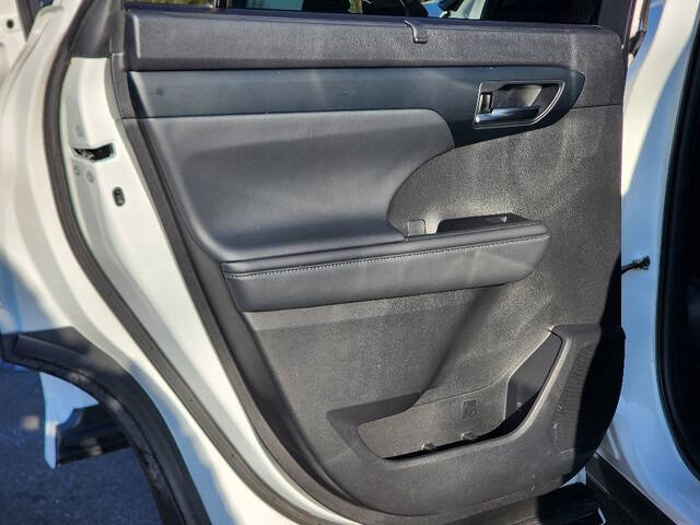 2022 Toyota Highlander Hybrid XLE