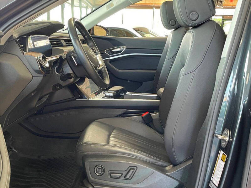 2019 Audi e-tron quattro Premium Plus