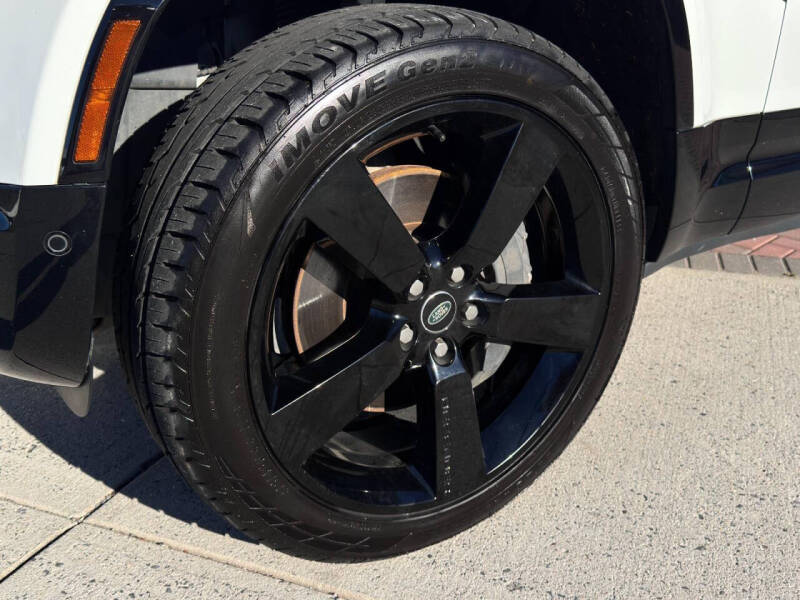 2024 Land Rover Defender 130 P400 X-Dynamic SE