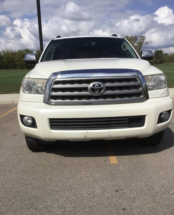 2012 Toyota Sequoia Platinum's photo
