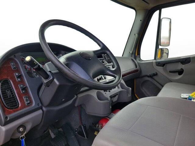 2019 Freightliner M2 106