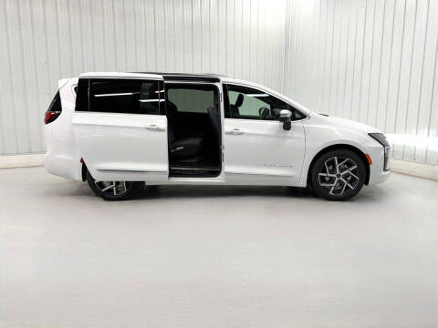 2027 Chrysler Pacifica Pinnacle