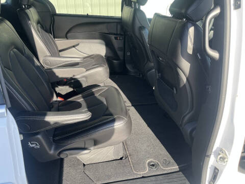 2025 Chrysler Pacifica Select