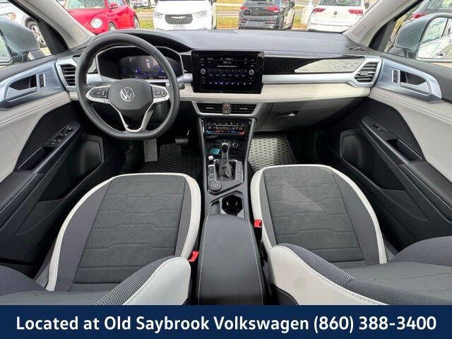 2025 Volkswagen Taos SE 4Motion