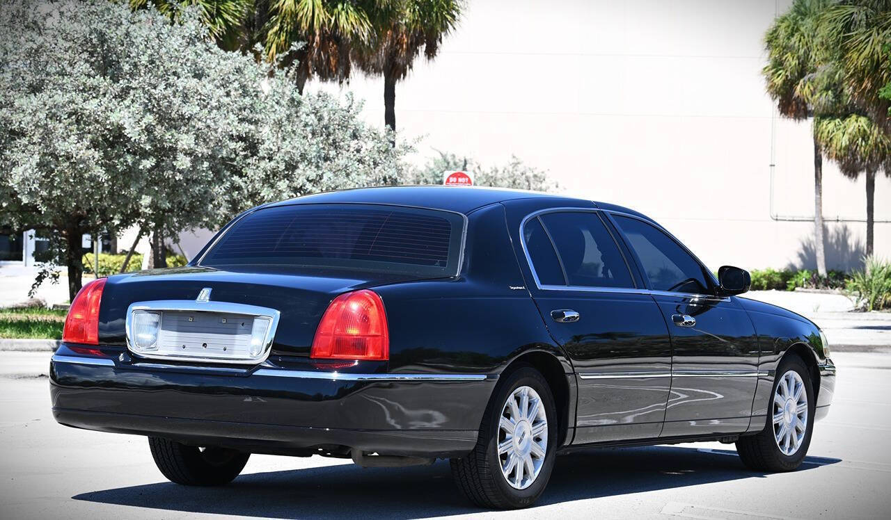 2011 Lincoln Town Car 7
