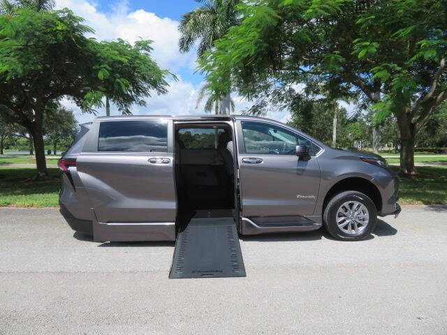 2024 Toyota Sienna XLE 7-Passenger