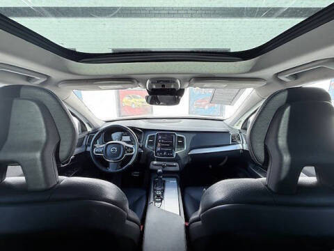 2016 Volvo XC90 T6 Momentum