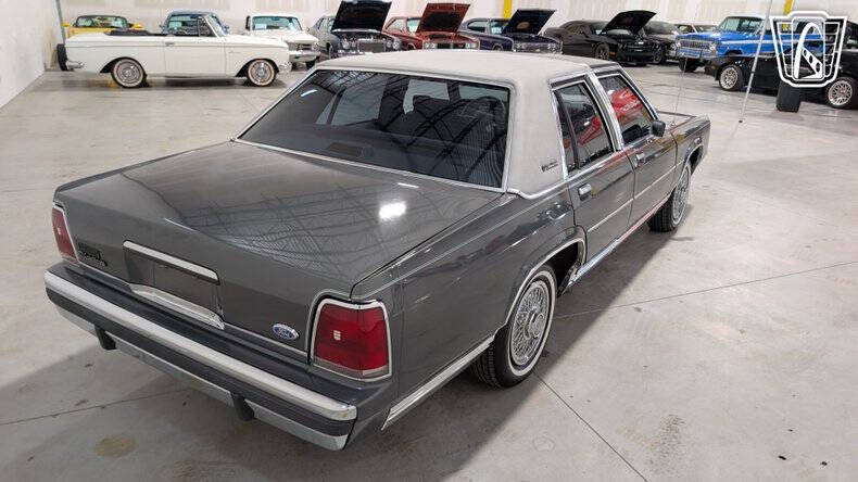 1988 Ford Crown Victoria