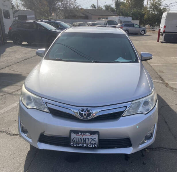 2012 Toyota Camry XLE photo 2