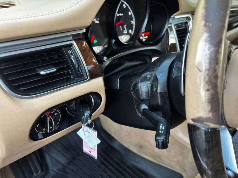 2015 Porsche Macan Turbo