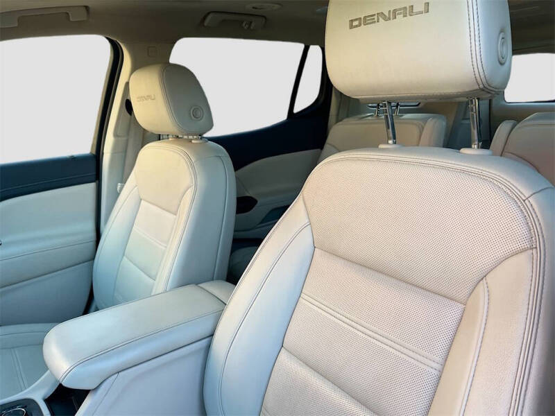 2022 GMC Acadia Denali