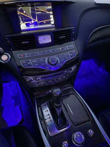 2015 Infiniti Q70 3.7