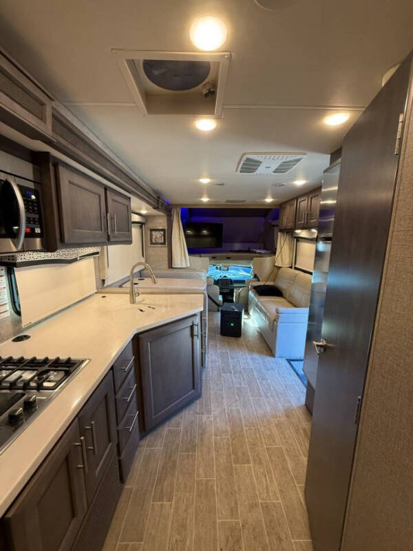 2021 Thor Motor Coach Omni