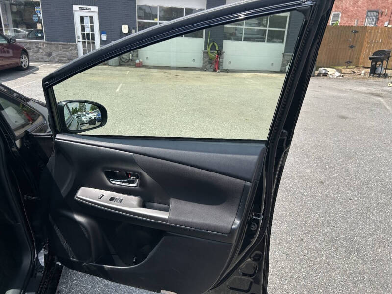 2015 Toyota Prius v Three