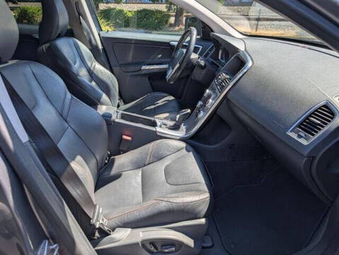2017 Volvo XC60 T6 Dynamic