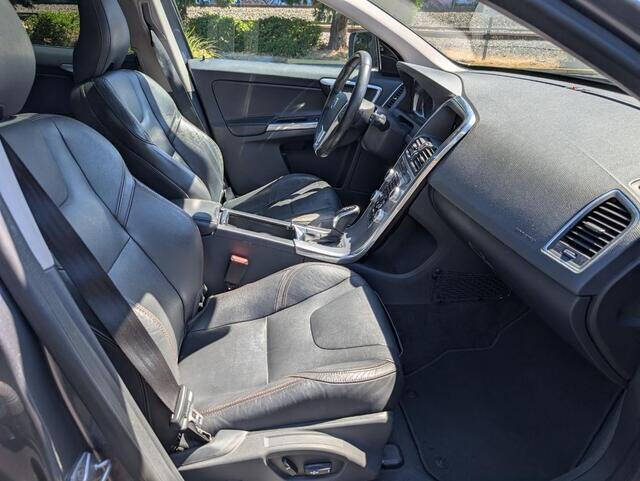 2017 Volvo XC60 T6 Dynamic