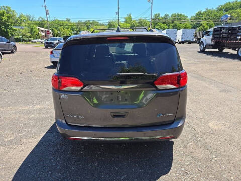 2017 Chrysler Pacifica Hybrid Platinum