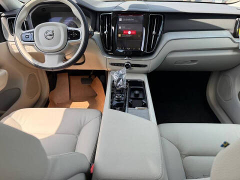 2025 Volvo XC60 T8 Plus Dark Theme