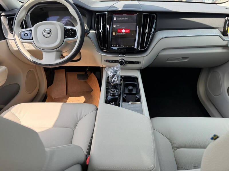 2025 Volvo XC60 T8 Plus Dark Theme