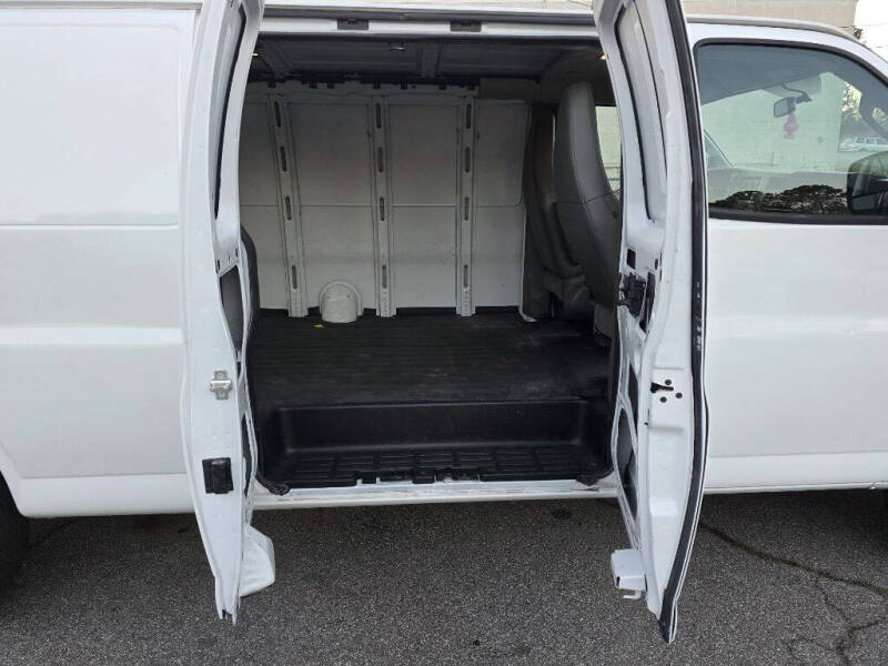 2022 Chevrolet Express 2500