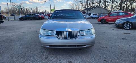 2001 Lincoln Town Car for sale at EZ Drive AutoMart in Dayton OH